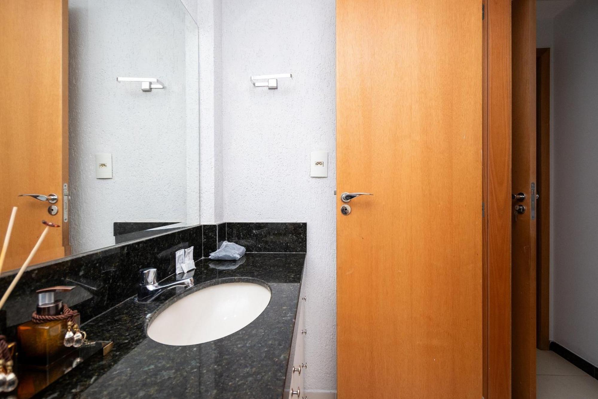 Pde - Apartamentos Proximos Do Centro กัวยาเนีย ภายนอก รูปภาพ
